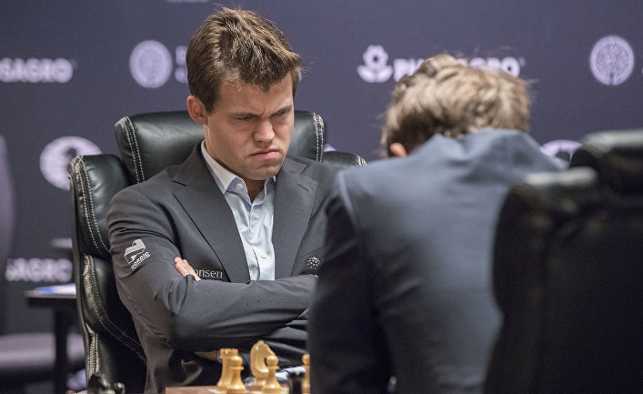 Сергей Карякин и Магнус Карлсен в партии матча за звание чемпиона мира в Нью-Йорке