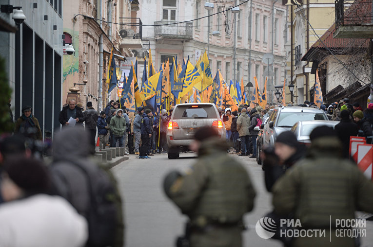 Участники акции в Киеве, посвященной годовщине начала событий на Майдане