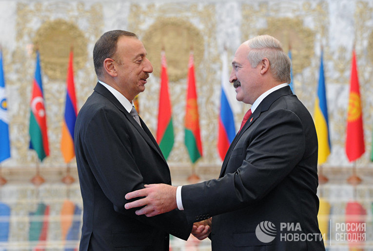 Президент Белоруссии Александр Лукашенко и президент Азербайджана Ильхам Алиев