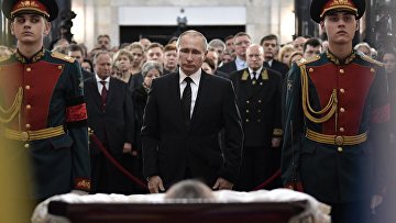 Президент РФ Владимир Путин на церемонии прощания с российским послом в Турции Андреем Карловым