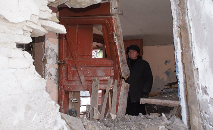 Последствия артобстрела украинскими силовиками городе Дебальцево