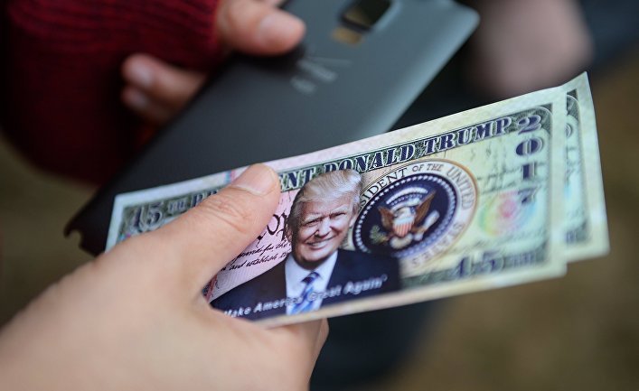 Сувенирные банкноты с изображением 45-го президента США Дональда Трампа