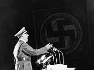Адольф Гитлер выступает в Берлине, 1937 год Адольф Гитлер выступает в Берлине, 1937 год