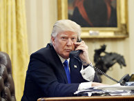 Президент США Дональд Трамп говорит по телефону с премьер-министром Австралии Малкольм Тернбуллом Президент США Дональд Трамп говорит по телефону с премьер-министром Австралии Малкольм Тернбуллом