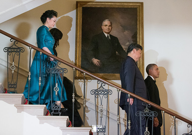 Барак Обама, Си Цзиньпин, Мишель Обама и Пэн Лиюань перед официальным обедом в Белом доме