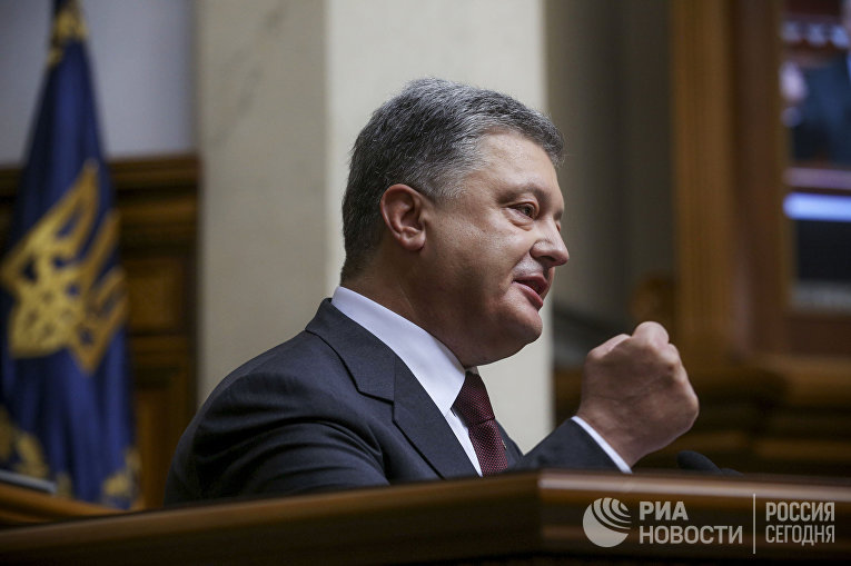 Президент Украины Петр Порошенко выступает на открытии пятой сессии Верховной рады Украины