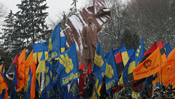 Открытие памятника лидеру Организации украинских националистов Степану Бандере в Тернополе