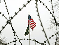 Флаг США перед Генеральным консульством США во Франкфурте Флаг США перед Генеральным консульством США во Франкфурте