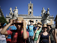 Туристы в римском Капитолии, Италия.