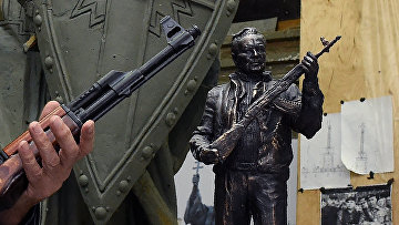 Что лучше ак47 или м16