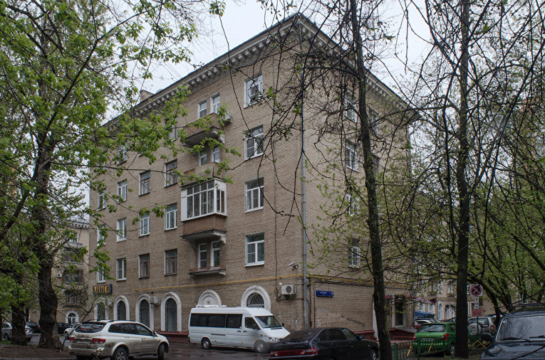 Дом с арочными окнами на улице Ватутина, Москва
