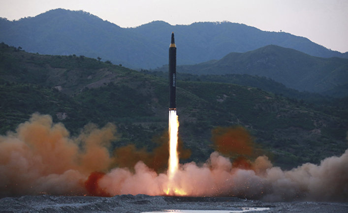 Запуск баллистической ракеты «Хвасонг-12» в Северной Корее