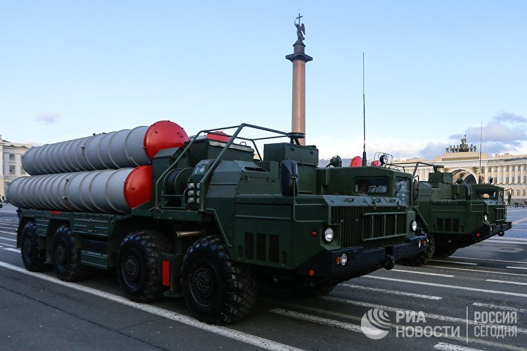 Репетиция парада Зенитный ракетный комплекс С-400 «Триумф» Санкт-Петербурге Репетиция парада Зенитный ракетный комплекс С-400 «Триумф» Санкт-Петербурге