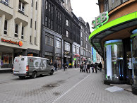 Филиалы крупнейших банков Латвии (Swedbank и SEB) в центре Риги
