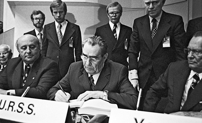 Л. Брежнев на Совещании по безопасности в Европе, проходящем в Хельсинки
