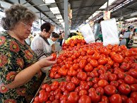 Продажа томатов на Центральном продовольственном рынке Калининграда Продажа томатов на Центральном продовольственном рынке Калининграда