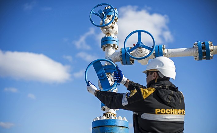 Сотрудник ООО "РН-Пурнефтегаз", дочернего предприятия ОАО "НК Роснефть", на Барсуковском месторождении в Ямало-Ненецком автономном округе