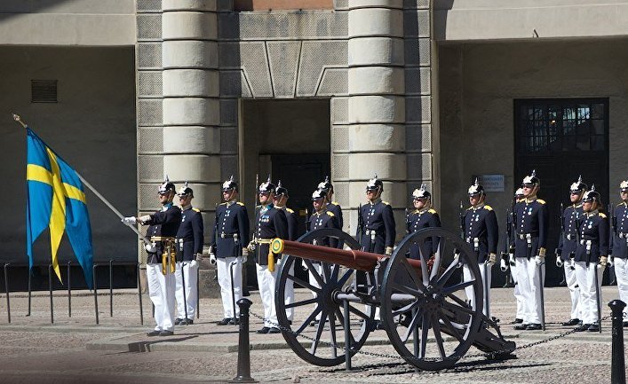 Смена гвардейского караула у Королевского дворца в Стокгольме