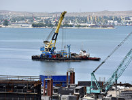 Завершена сборка железнодорожной арки Крымского моста Завершена сборка железнодорожной арки Крымского моста