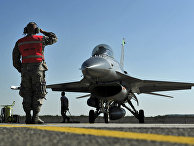 Американский истребитель F-16 Американский истребитель F-16