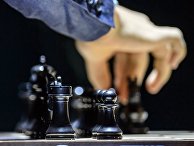Шахматные фигуры на доске Шахматные фигуры на доске