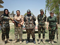Курдские женщины-волонтеры из отряда "Хези-Агри" ("Сила огня"), воюющие против ИГ