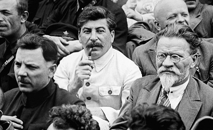 И.В.Сталин, М.И.Калинин, К.Е.Ворошилов на I-м съезде колхозников