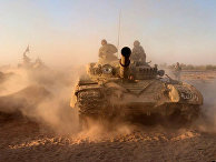 Танки сирийской армии на позициях в районе Дейр-эз-Зора