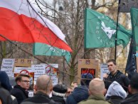 Участники митинга против возросшего числа украинских мигрантов в Варшаве. 18 марта 2017 года Участники митинга против возросшего числа украинских мигрантов в Варшаве. 18 марта 2017 года