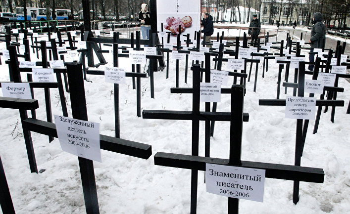 Символическое кладбище в знак протеста против абортов в России