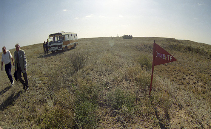 Открытое поле Семипалатинского ядерного полигона в Казахстане, где в 1961 году впервые был произведен наземный взрыв советской атомной бомбы
