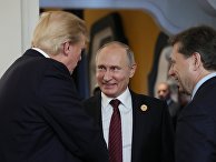 Президент США Дональд Трамп и президент РФ Владимир Путин в перерыве рабочего заседания лидеров экономик форума Азиатско-Тихоокеанского экономического сотрудничества. 11 ноября 2017
