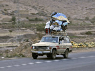 Беженцы уезжают из города Саны, Йемен