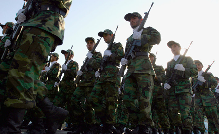 Солдаты Корпуса стражи исламской революции (КСИР) во время военного парада в Тегеране