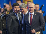 Владимир Путин и президент Киргизии Алмазбек Атамбаев перед началом заседания ВЕЭС в Астане