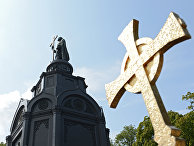 Памятник святому равноапостольному князю Владимиру на Владимирской горке в Киеве Памятник святому равноапостольному князю Владимиру на Владимирской горке в Киеве