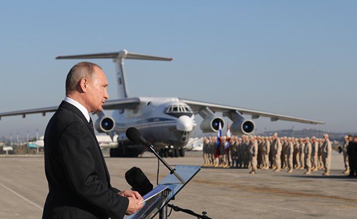 Владимир Путин во время посещения авиабазы Хмеймим в Сирии. 11 декабря 2017