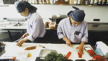 Приготовление национальных блюд в японском ресторане