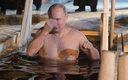 Путин на Крещение окунулся в прорубь Путин на Крещение окунулся в прорубь