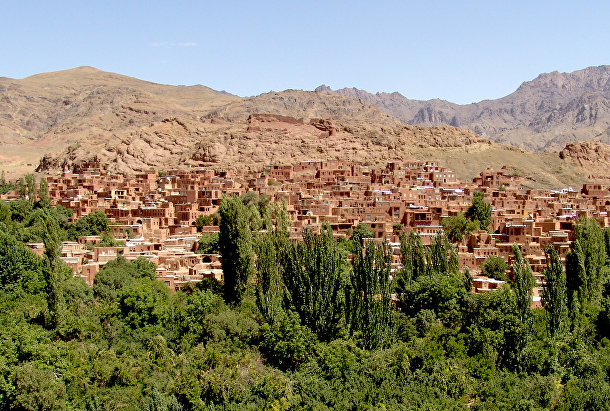 Древняя глинобитная деревня Абьяне в Иране