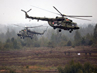 Вертолеты Ми-8 во время совместных стратегических учений вооруженных сил Республики Белоруссия и Российской Федерации "Запад-2017". 20 сентября 2017