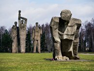 Памятная церемония в мемориальном комплексе "Концентрационный лагерь Саласпилс" в Латвии Памятная церемония в мемориальном комплексе "Концентрационный лагерь Саласпилс" в Латвии