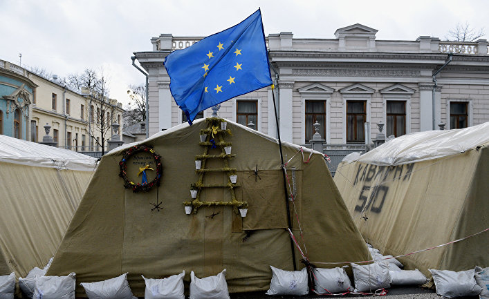 Флаг ЕС в палаточном городке в Киеве