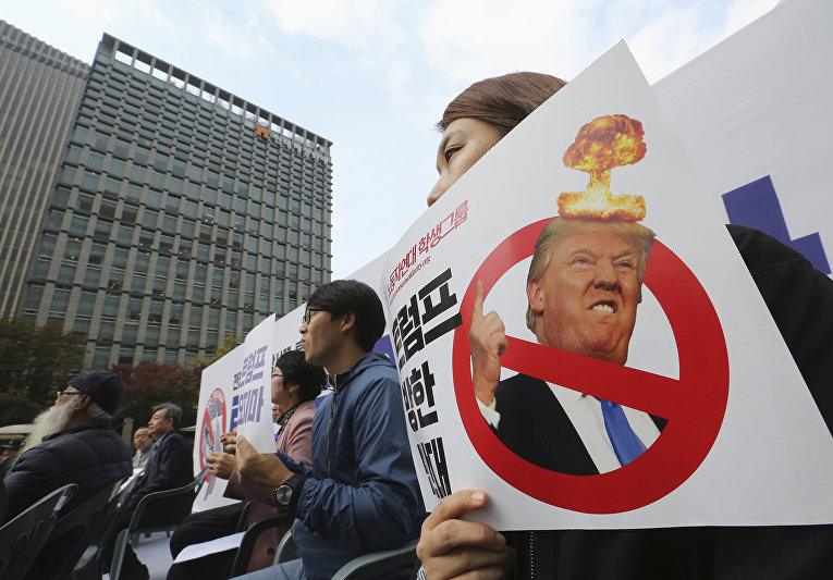 Акция протеста против визита президента США Дональда Трампа в Южную Корею