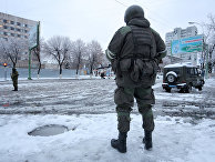 Вооруженные люди в военной форме в Луганске Вооруженные люди в военной форме в Луганске