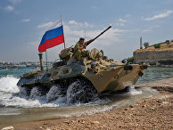 БТР во время генеральной репетиции парада кораблей ко Дню ВМФ в Севастополе БТР во время генеральной репетиции парада кораблей ко Дню ВМФ в Севастополе