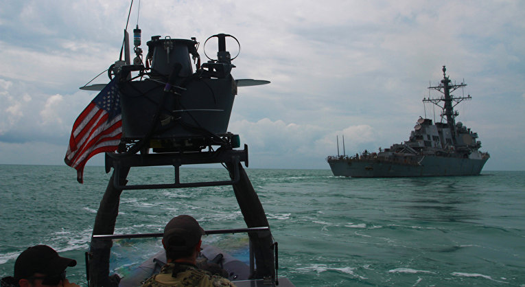 Эсминец ВМС США USS Carney во время учений в Черном море