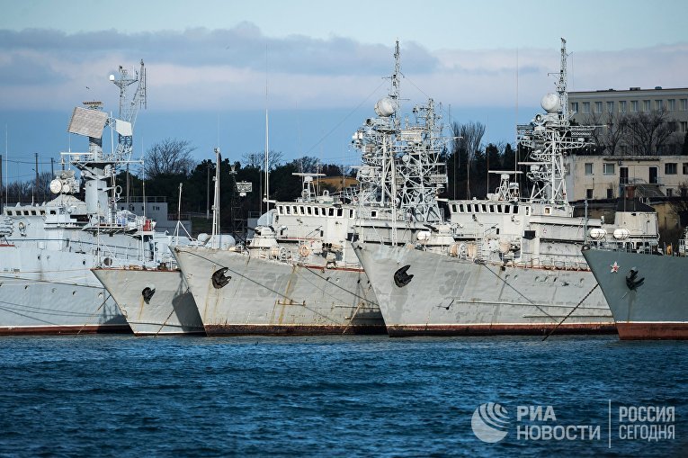 Корабли, которые ранее входили в состав военно-морских сил Украины, в бухте Севастополя. 13 января 2017