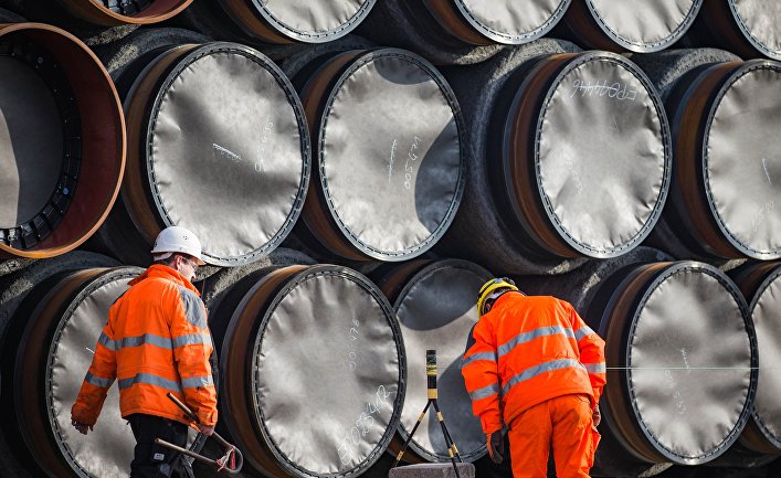 Трубы для строительства газопровода "Северный поток - 2" недалеко от порта Мукран, Германия