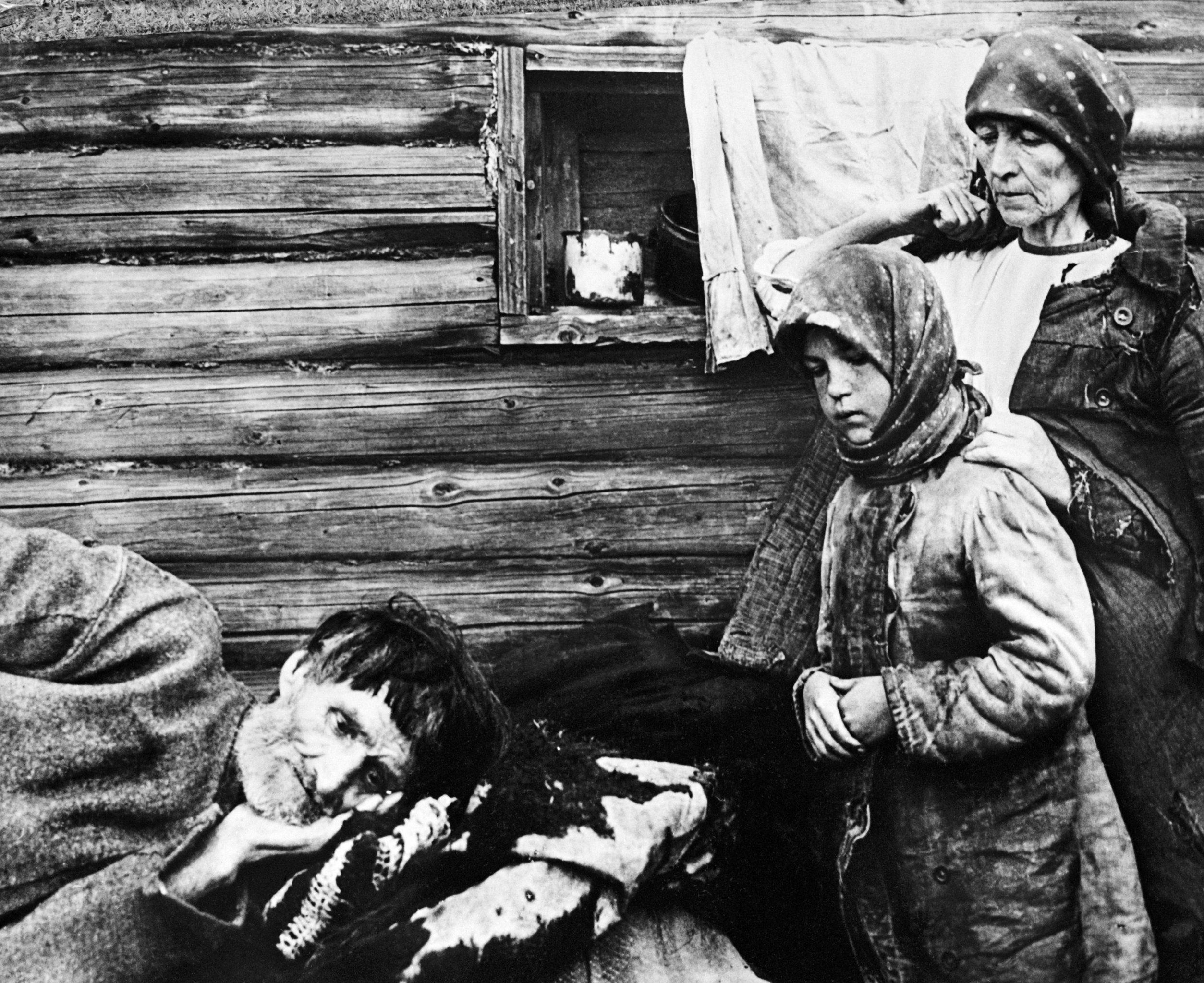 Массовый голод в россии год. Голодающие Поволжья 1921. Голодающие дети Поволжья 1921.